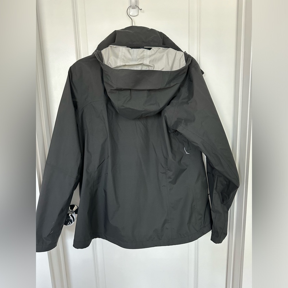 REI Black Women's Short Rain Jacket Size M - Picture 3 of 4